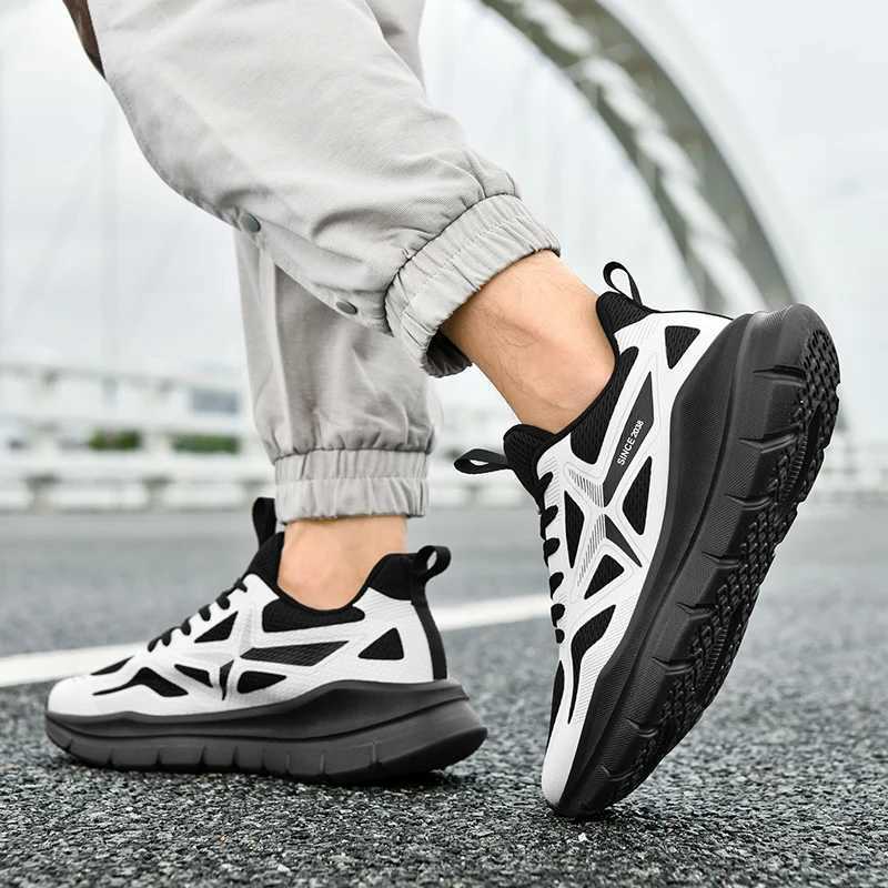 Flying electric running shoes lightweight mesh sports shoes mens platform running shoes marathon running shoes outdoor large mens running shoesW250320