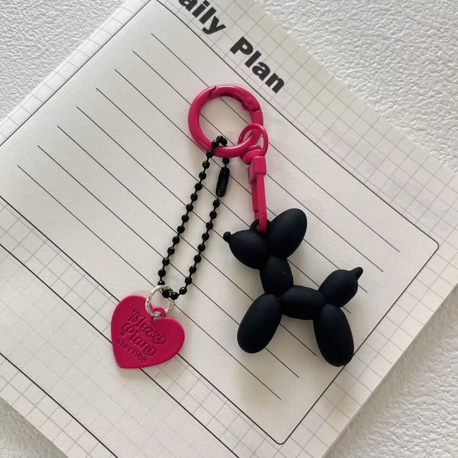 Fashion keychain punk balloon dog soft rubber dog keychain womens bag pendant jewelry pavilion mens car keyring keychainXJ250319