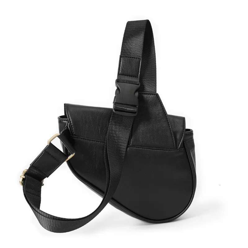 Fashion Rivet Men's Badge Saddle Men Chest Crossbody PU Leather Shoulder Bag Bolso