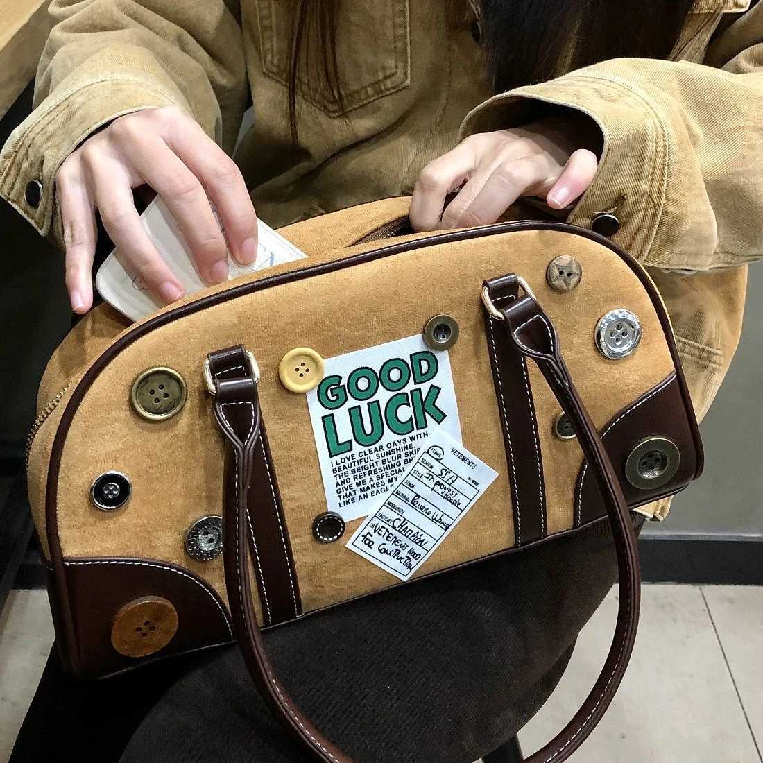 Home>Products>Retro American Wooden Metal Button Handbag>Suede Bottom Bag>Womens Large Capacity Messenger Bag Y250319