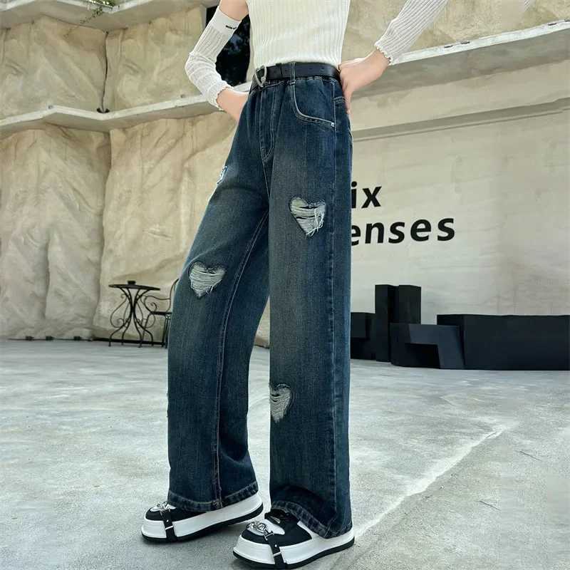 Girls school wide leg jeans heart-shaped tear design casual loose fit 2024 childrens fashion pants childrens Korean style TrousersT250326
