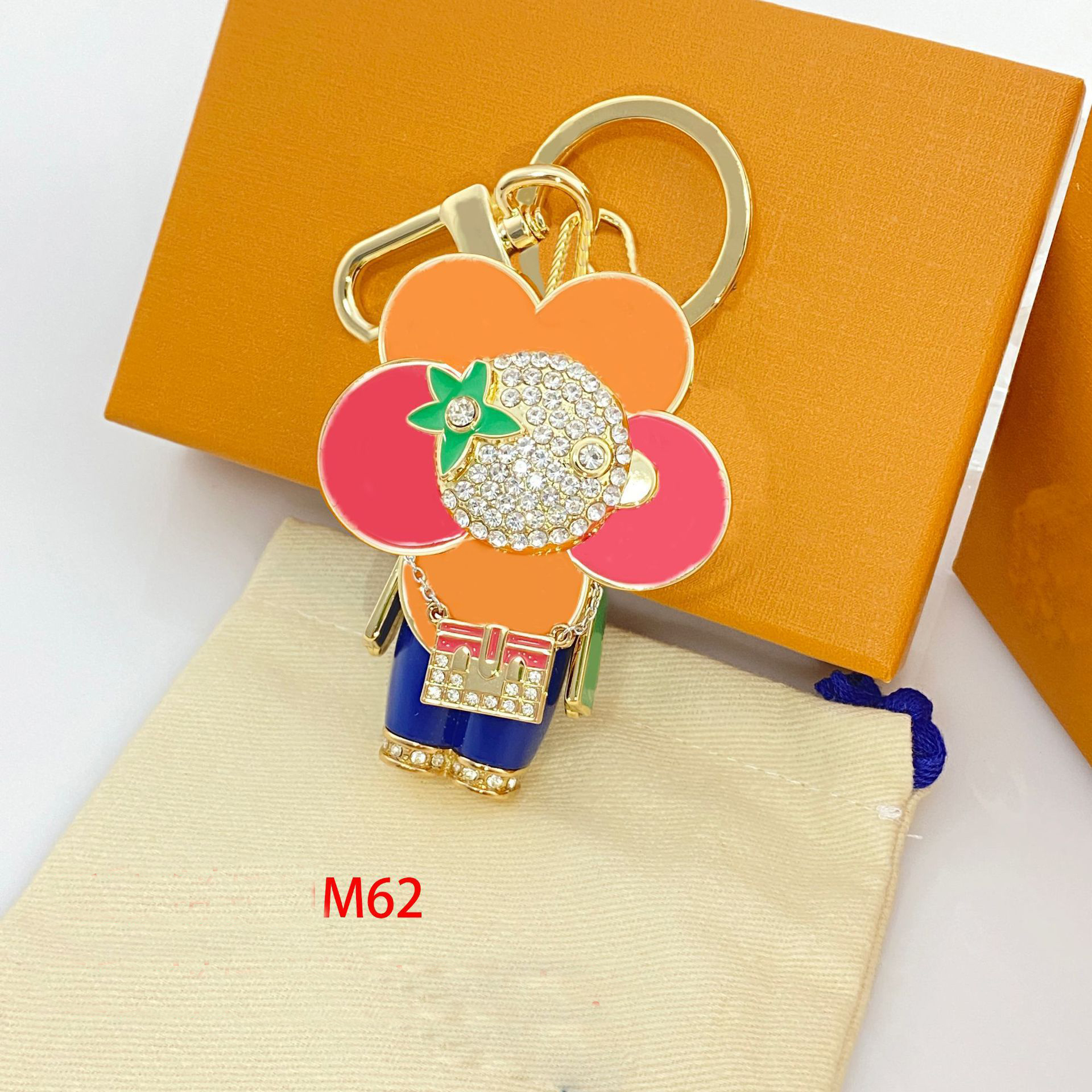 High Quality V Keychains & Lanyards Luxury Designer Pure Metal Keychains Men and Women Fashion Bag Pendants