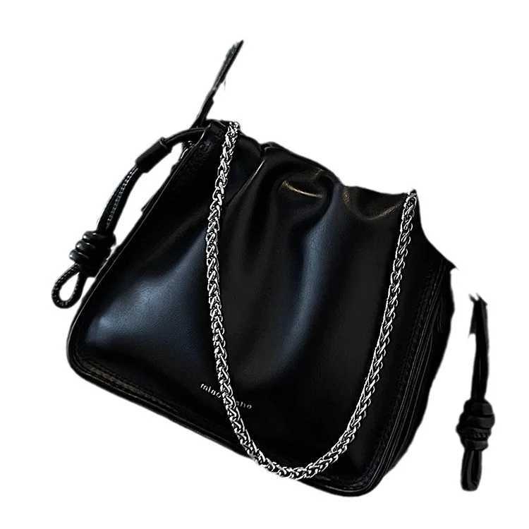 New 2024 fashionable high-end pleated shoulder bag designed for women Versatile Crossbody bag Y250319