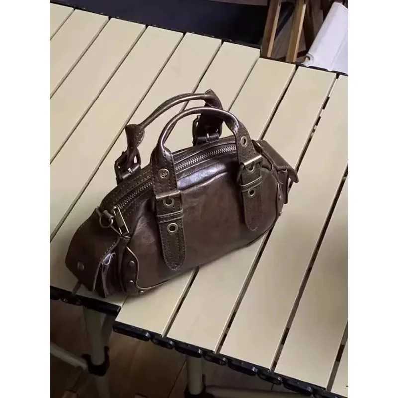 2024 New Niche Vintage Motorcycle Bag Womens Versatile Shoulder Crossbody Bag Chinese Mainland High end Handbag Y250319