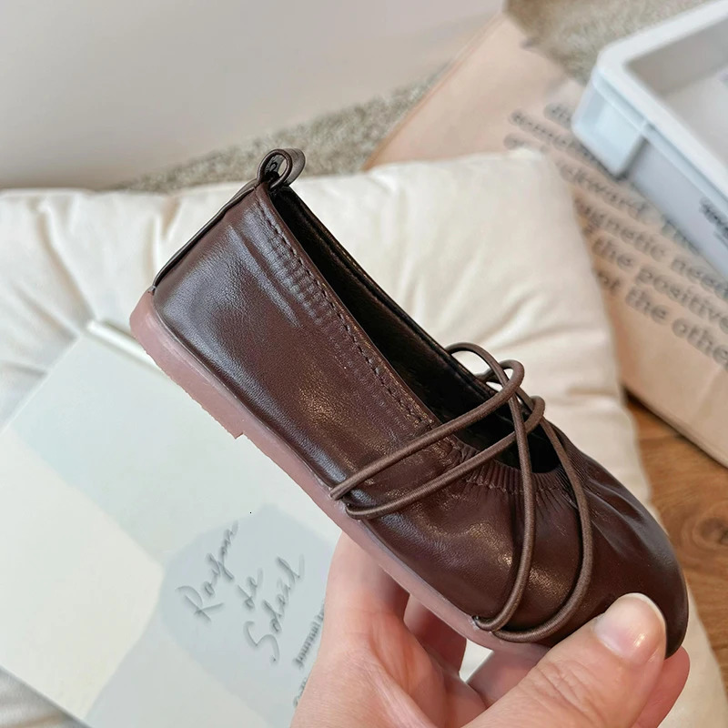 Baby womens shoes fashionable solid color casual Mary Janes soft apartment childrens leather comfortable slippers 250319