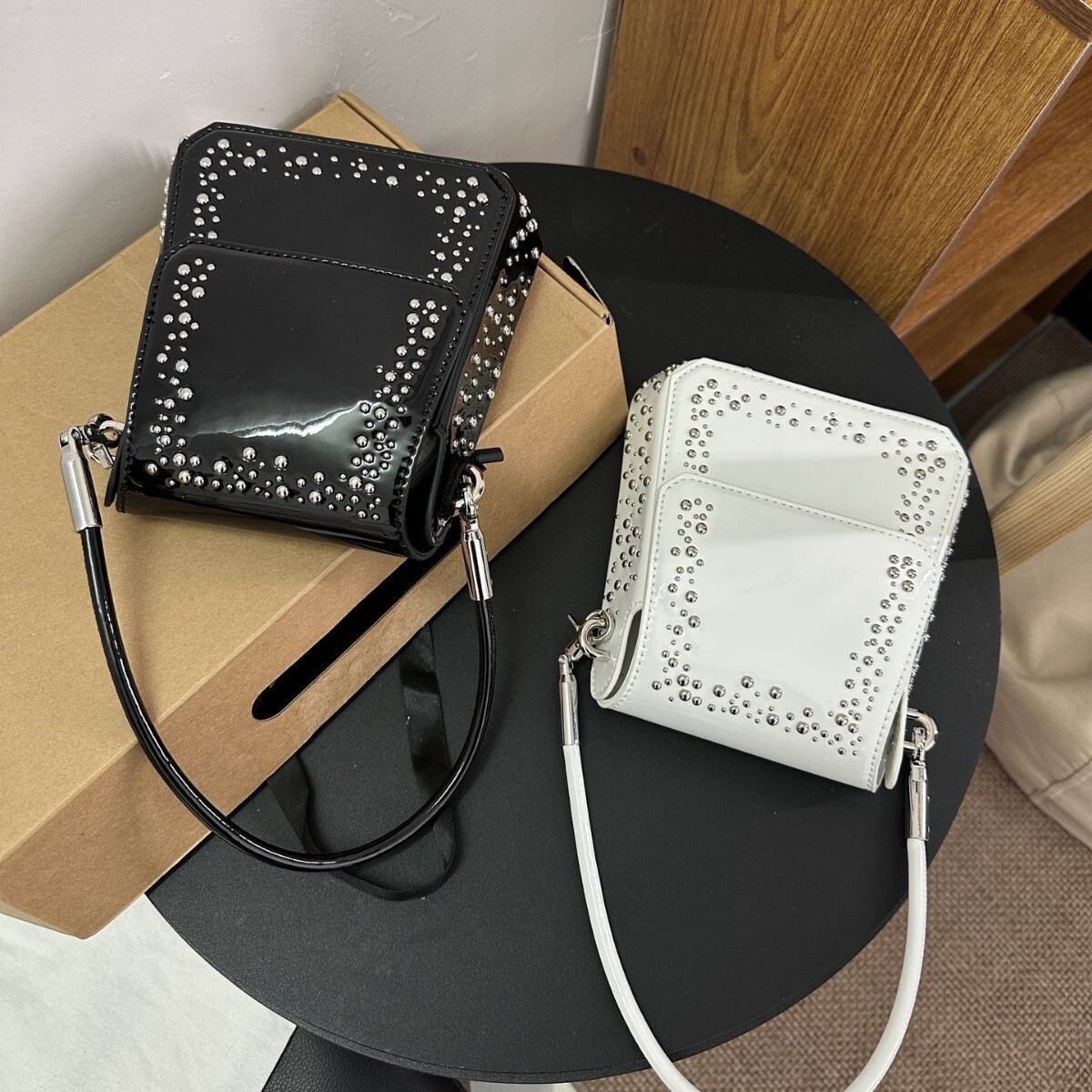 New Xiaoxiangfeng Shiny Small Square Fashionable And Niche Design, Rivet Bag, Personalized Hand-Held Patent Leather Armpit Bag For Women