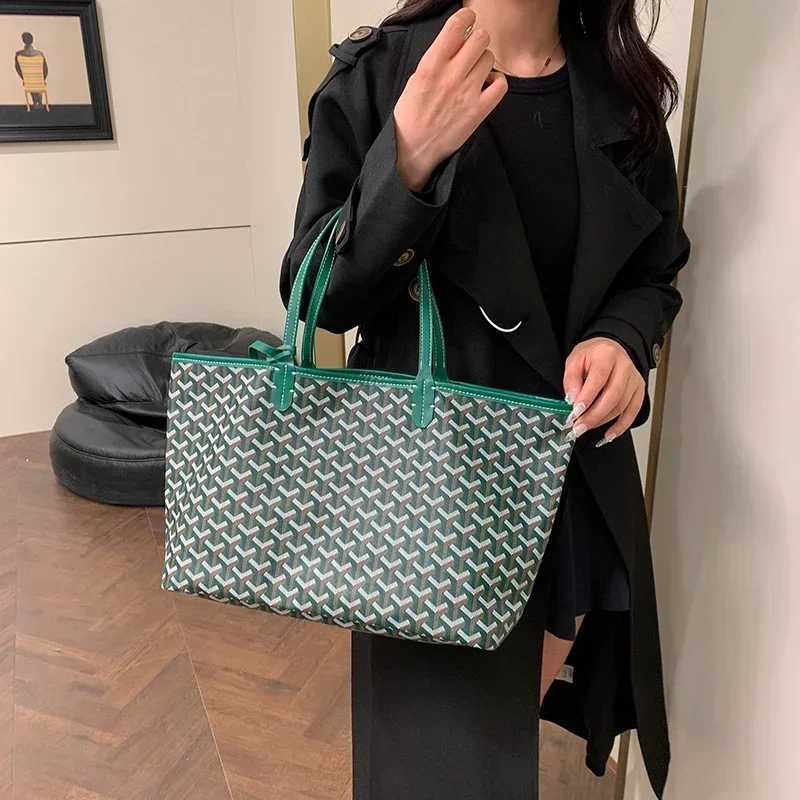 Chic Solid Color Leather - Trendy Minimalist Crossbody Purse for Women - Paris Inspired Designer Commuter Handbag Y250319