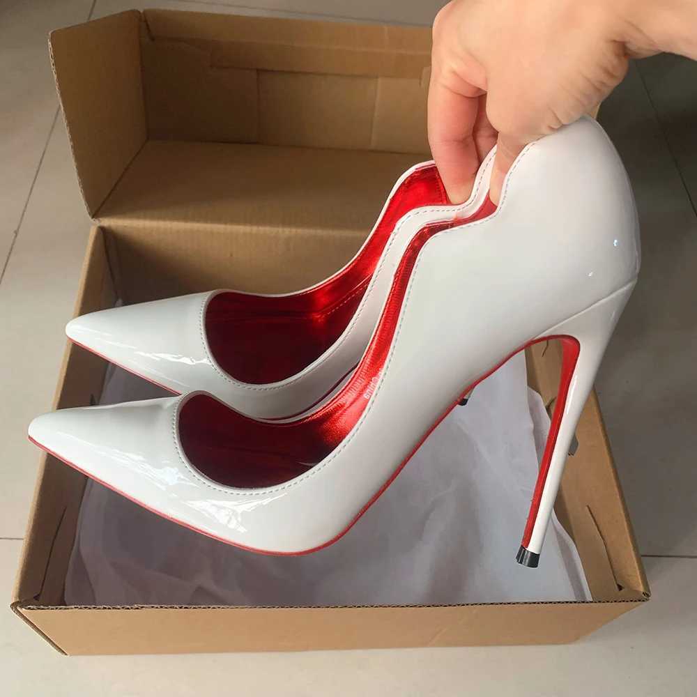 Warm sexy and elegant pump high heels with glossy patent Balck white side V-shaped cut high H-angle toe party curled cut celebrity shoes Y250319
