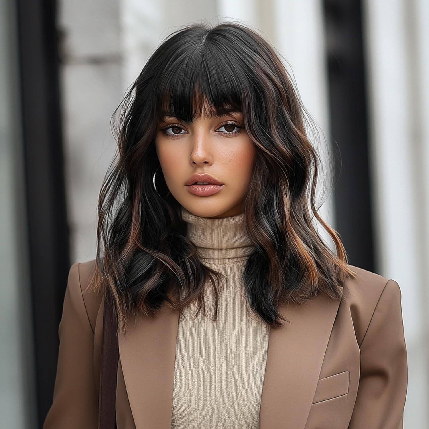 Brown Highlight Wigs with Bangs for Women Synthetic 16inch Medium Length Wigs with Natural Long Wavy Fringe Bang wig Heat Resistant Hair for Daily Par