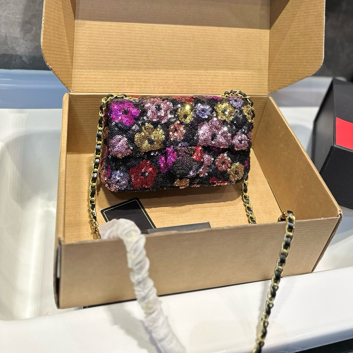 Classic Colorful Flower Pattern Designer Ladies Flap Bag Shiny Sequins Decoration Golden Hardware Matelasse Chain Lovely Shoulder Bags Crossbody Handbag 20x13cm