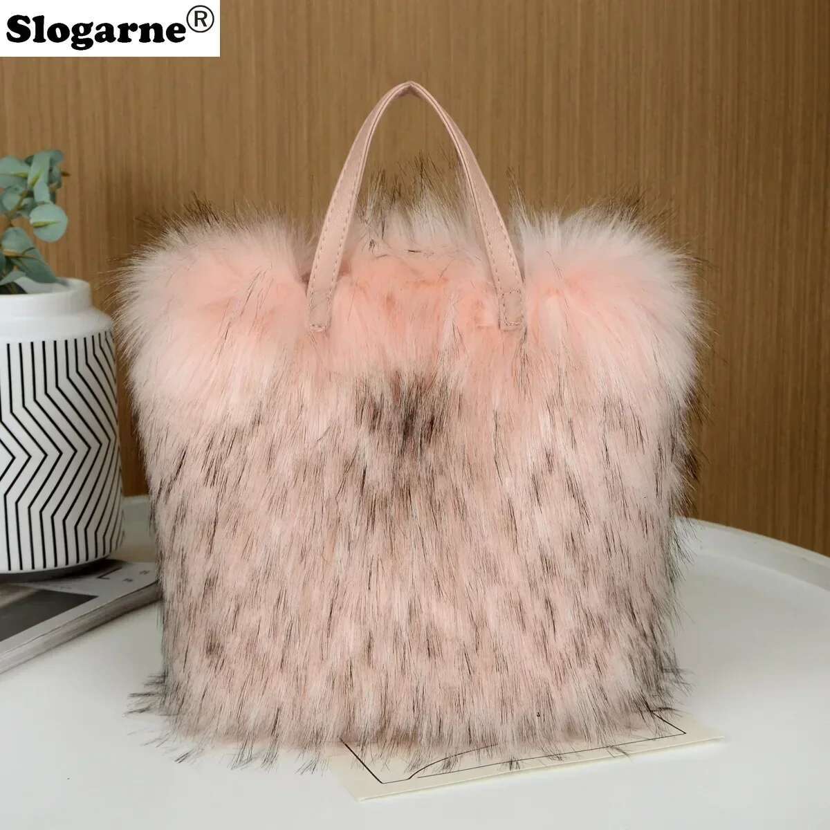 2025 New Design Women's Faux Handbag Winter Soft Warm Girls Fluffy Large Capacity Tote Bag High Quality Fur Purse