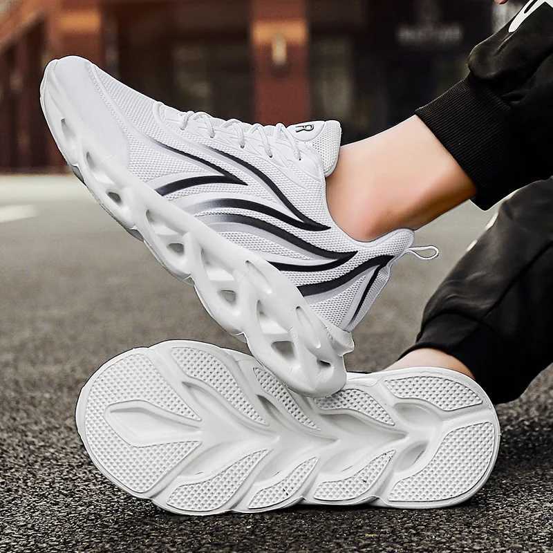 Mens flame printing sports shoes flight weaving sports shoes comfortable running shoes outdoor mens sports shoesW250320