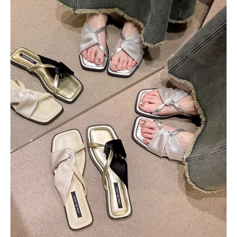 French High-end Internet Celebrity Women's Fashion Slippers 2025 Designer Sandal New Niche Super Hot Matching Skirt Cool Slippers Small Fragrant 
