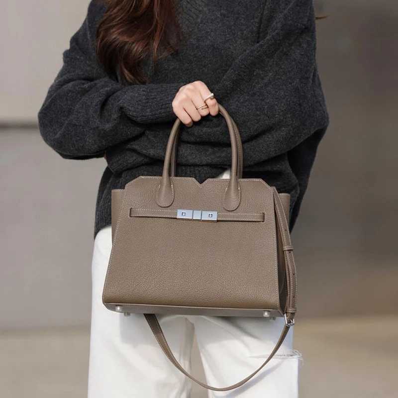 Leisure large capacity trapezoidal handbag high-quality full grain cow leather womens handbag travel commuting shoulder bag Y250319