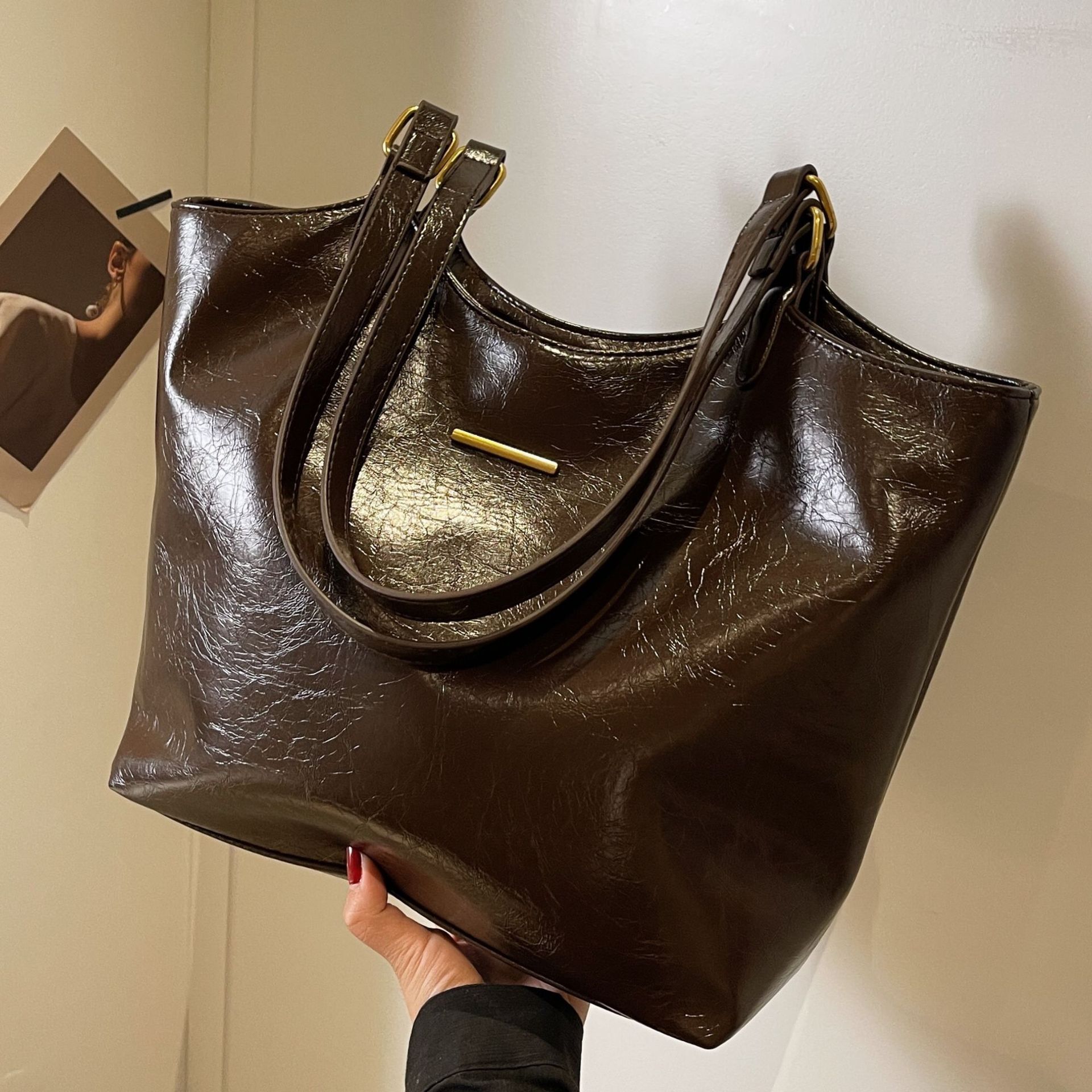 Commuter 2023 New Soft Leather Niche High Quality Fashion Versatile Classroom Large Capacity Tote Women's Bag Fashion Shoulder Bags