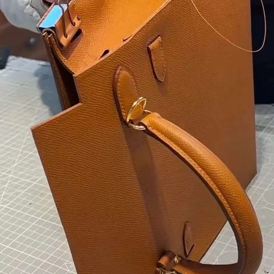 2025 New Fashion Designer High Quality Leather Diagonal Shoulder Bag Women's Large Capacity Handbag