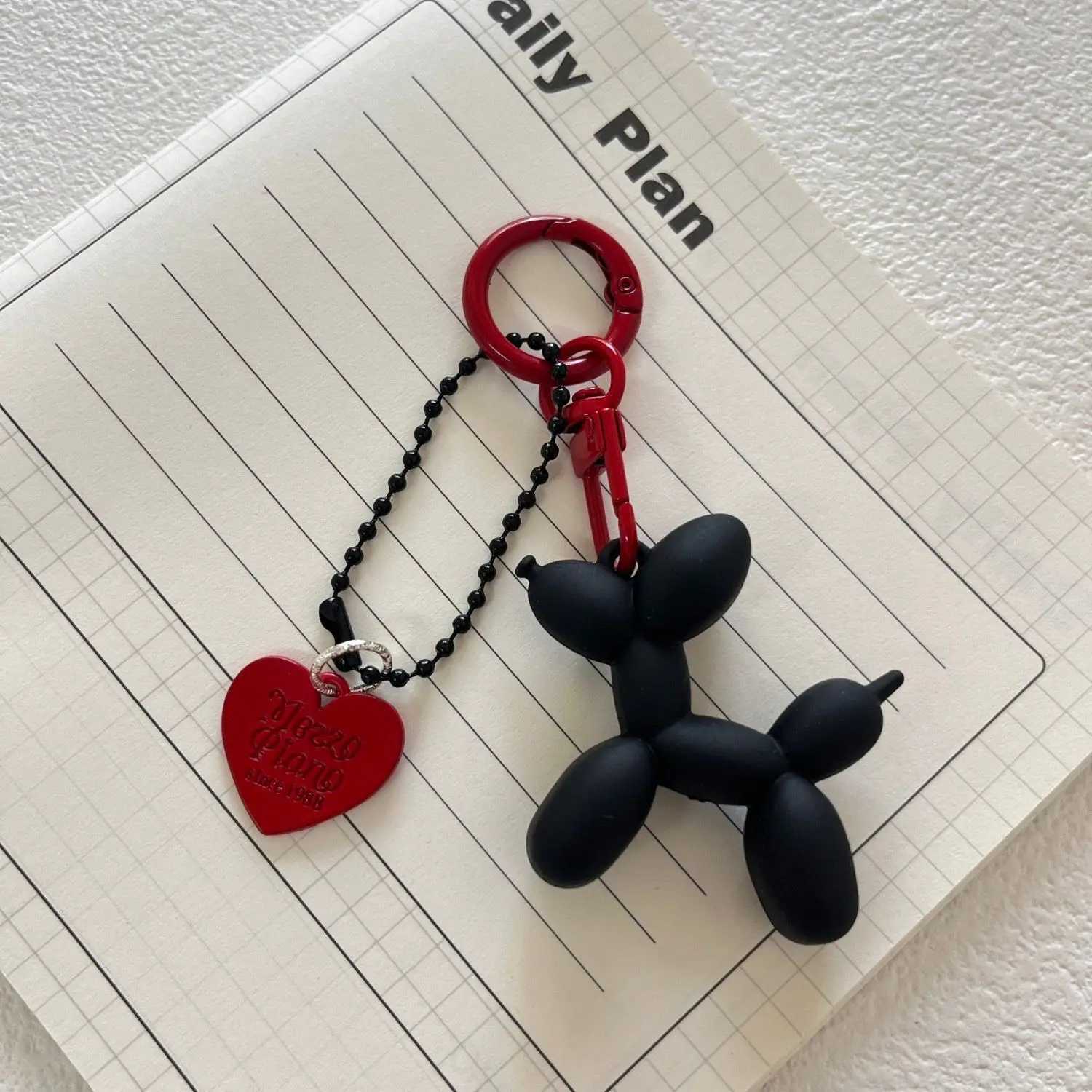 Fashion keychain punk balloon dog soft rubber dog keychain womens bag pendant jewelry pavilion mens car keyring keychainXJ250319