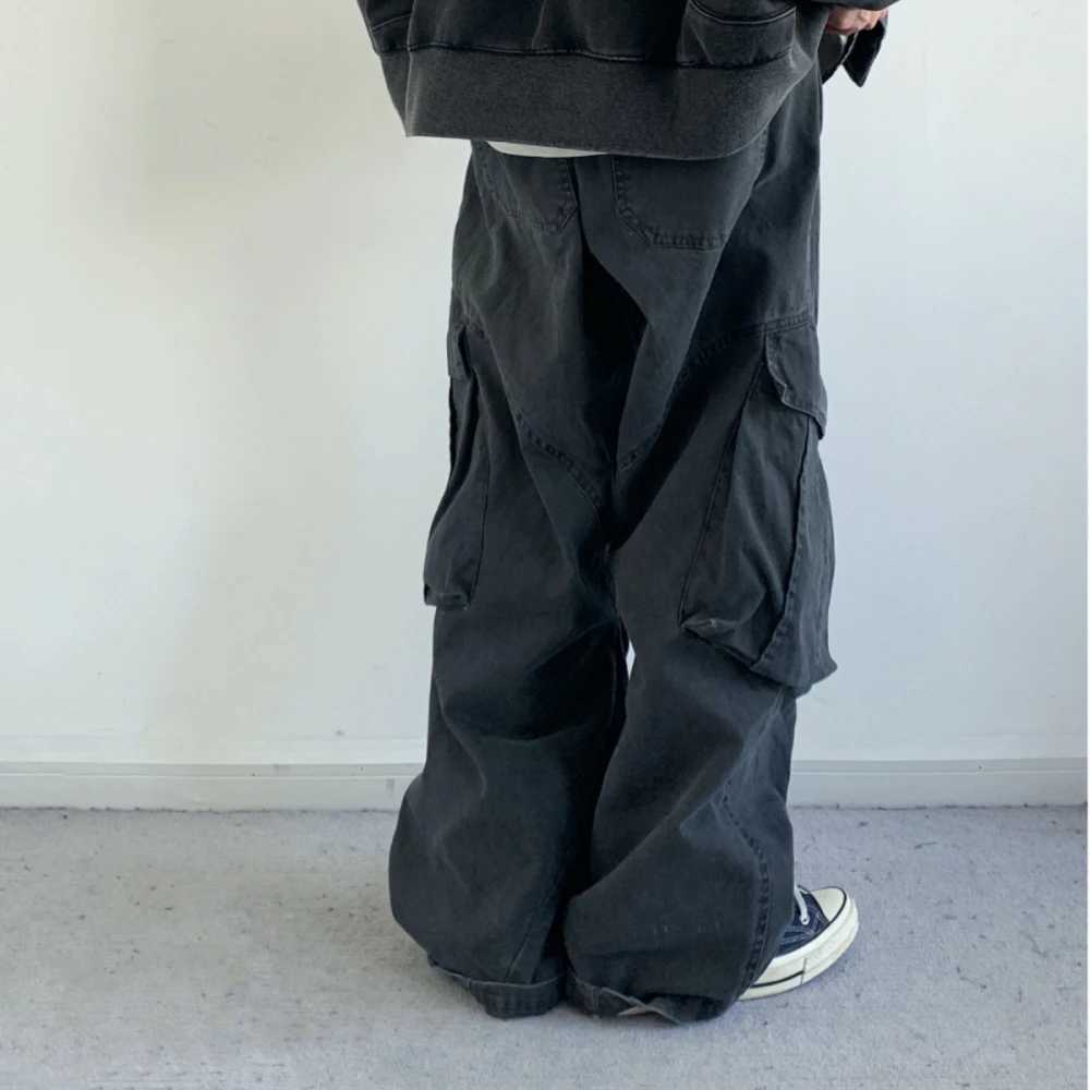 Retro streetwear with multiple pockets cargo pants unisex loose fitting straight fitting high-quality fashionable Japanese style mens handcartT250319
