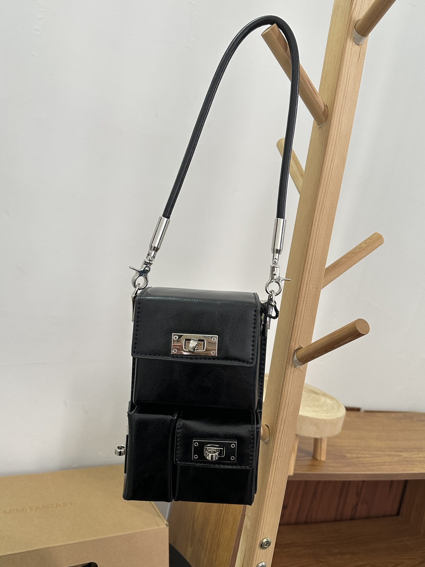 Trendy And Cool Multi Pocket Spicy Girl Small Square High-End Feeling, Armpit Crossbody Niche Phone Bag, Personalized Women's Bag