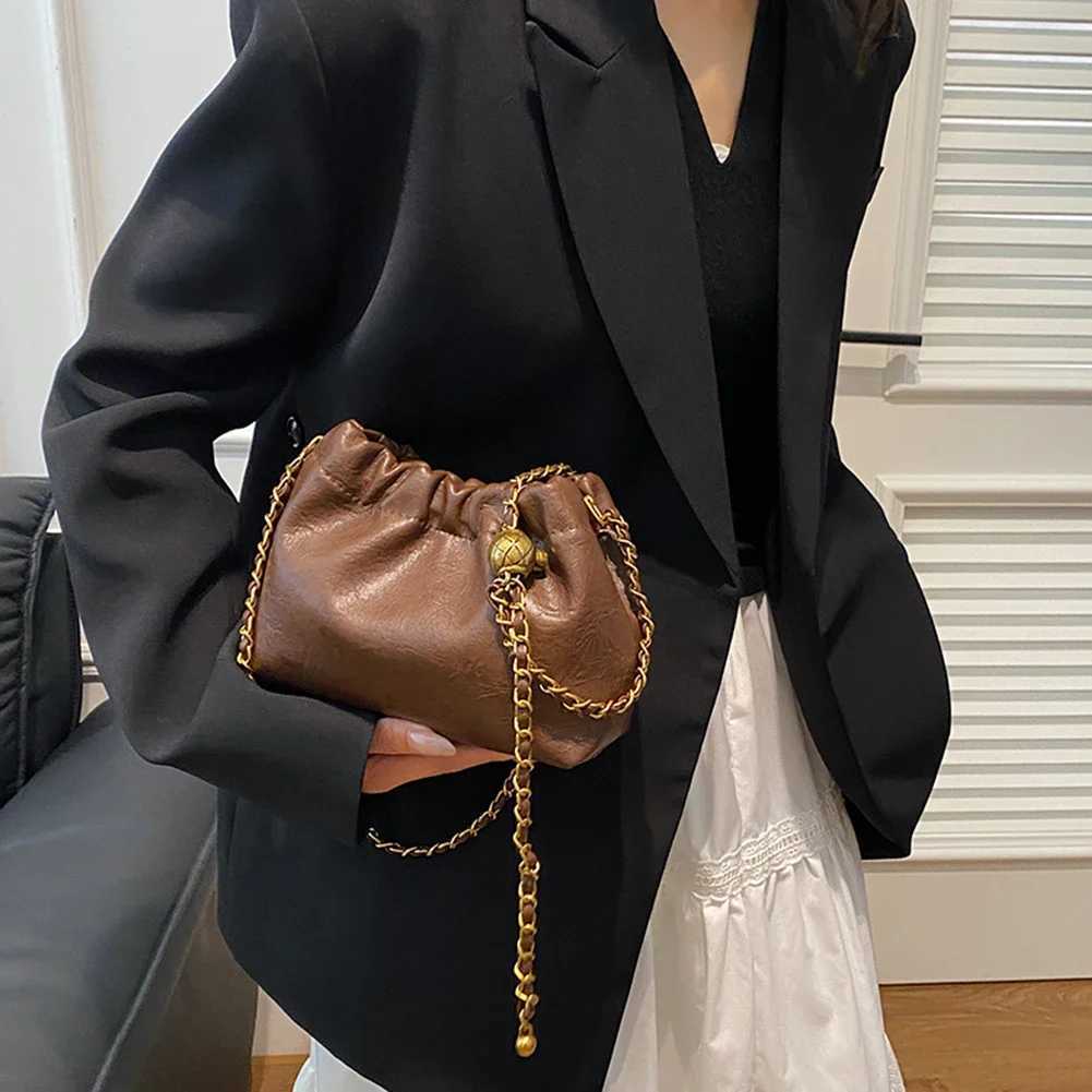 2024 New Womens Chain Shoulder Bag Classic Cross Handbag Casual Wrinkled Tramp Bag Strap Girls Fashion Money Bag Y250319