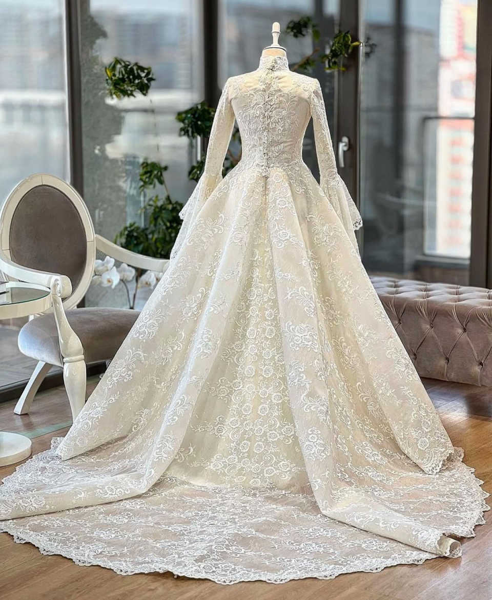 Luxury White Ball Gown Wedding Dresses Full Appliques Long Sleeves High Collar Sequins Beads Organza Bodice Bridal Gowns Chic Dubai Custom Made Vestid
