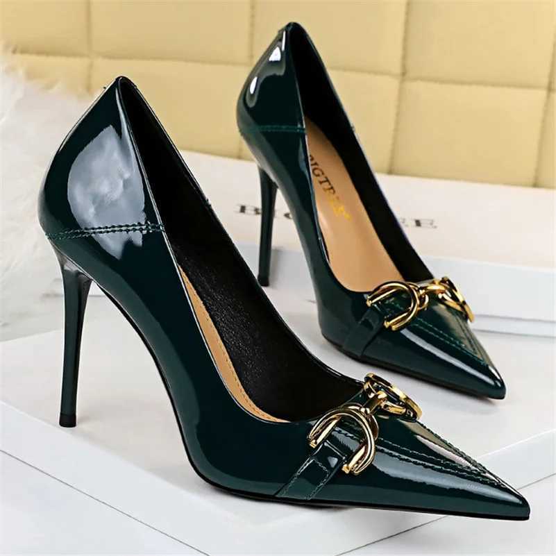 Wen 7cm 10cm High H Wedding Nude Green Red Pump Womens Luxury Designer Metal Chain Stiletto Heels Y250319