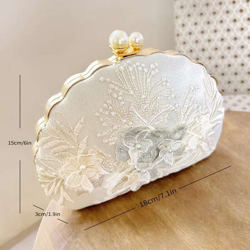 Shell Shape Evening Bags New Fashion White Embroidered Lace Clutches Vacation Crossbody Chain Bag Wedding Party Handbag Purse