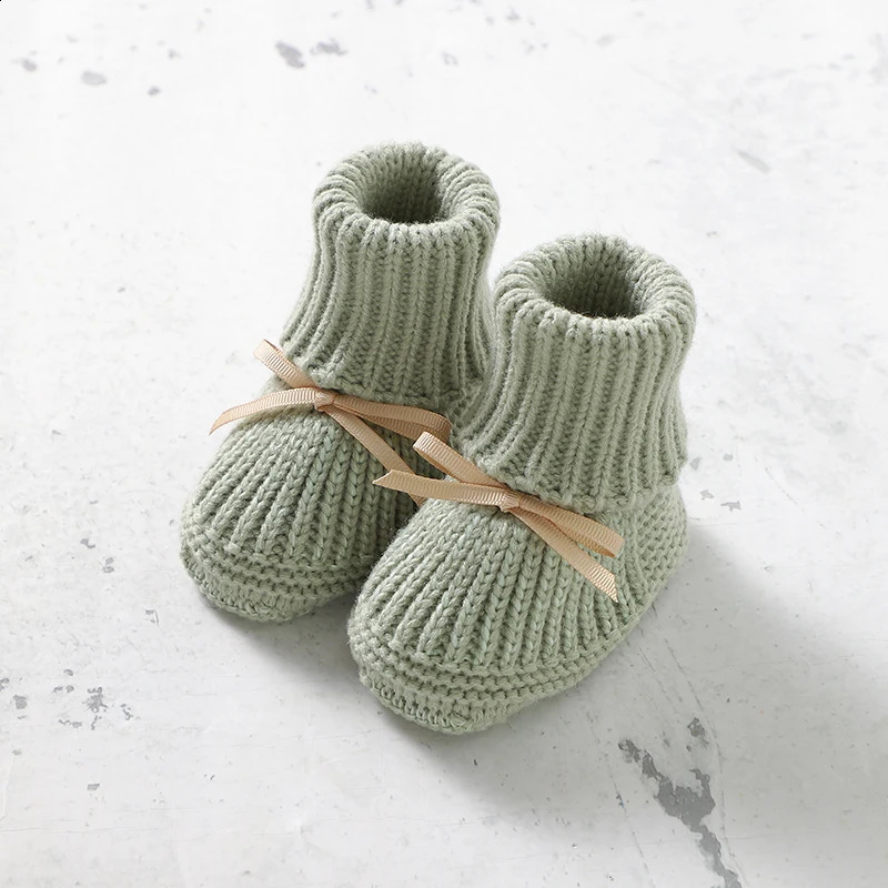 born Baby Shoes Knitted Infant Girls Boys Boots Cute Butterfly-knot Toddler Walk Bed Shoes Warm 0-18M Accessories Hats Gloves 250319