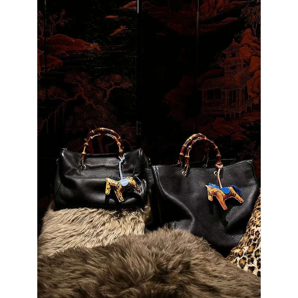 2024 New Fashion Women's Soft Leather Retro Fashion High-Grade Single Crossbody Messenger Bamboo Handle Bag Shoulder Purse