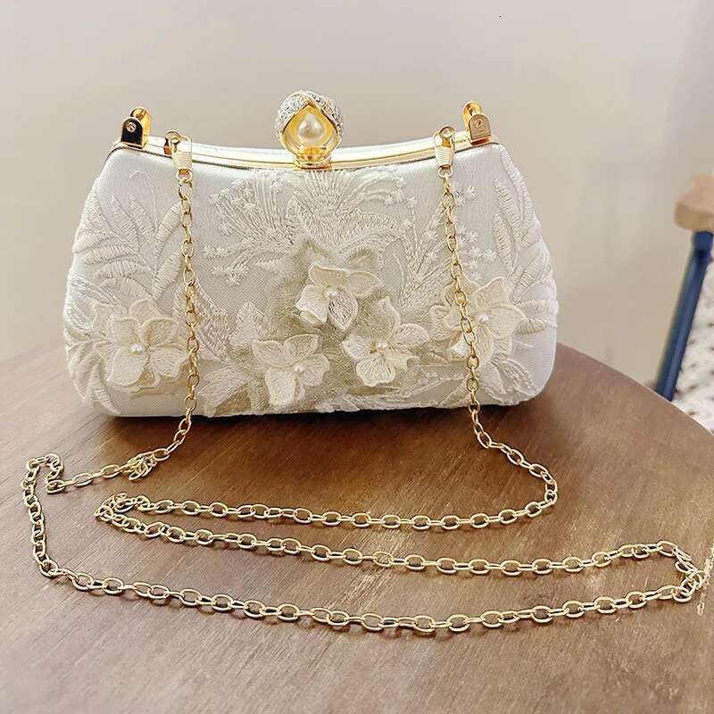 Pearl Chain Handbags Female White Embroidered Cheongsam Dress Clutch Purse Evening Bags Over Shoulder Party Wedding Prom