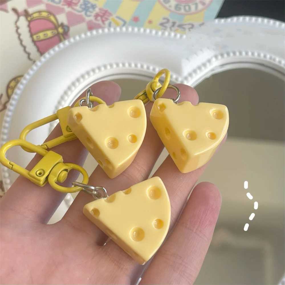 Milk yellow cheese block keychain imitation food game resin keychain student girl jewelry pendant gift newXJ250319