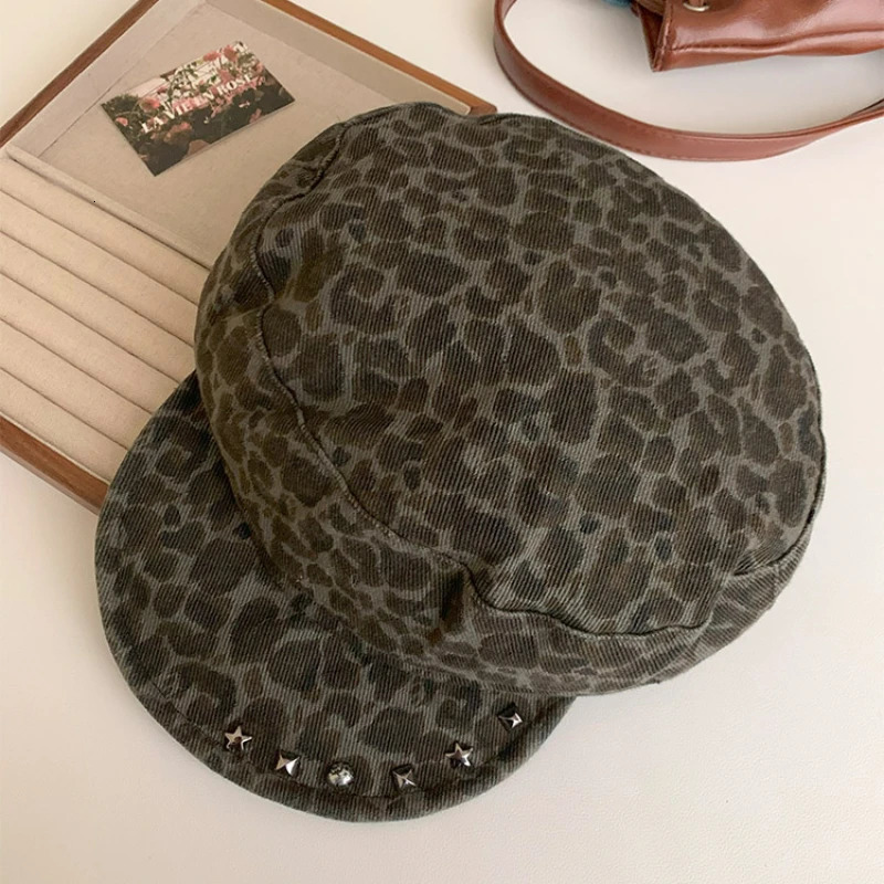 Retro Leopard Print Rivet n Berets Cap Y2K Spring Summer Fashion Personality Versatile Flat Top sboy Hats for Woman 250320