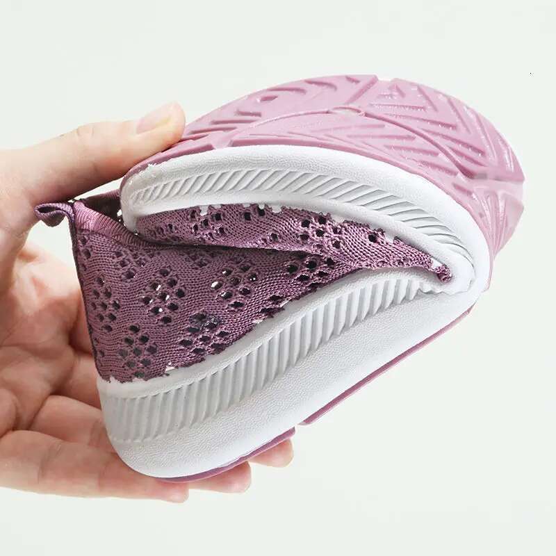 2024 Women Running Breathable Mesh Sports Flats Red Black Fem ale Walking Light S oft Shoes Sneakers Lady Jogging Trainers