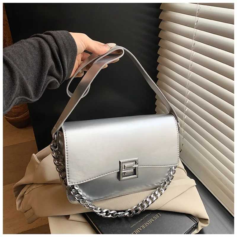 Inspiring luxury ten letter bag in Paris minimalist retro leather handbag with elegant letters and chic commuting handbag design Y250319