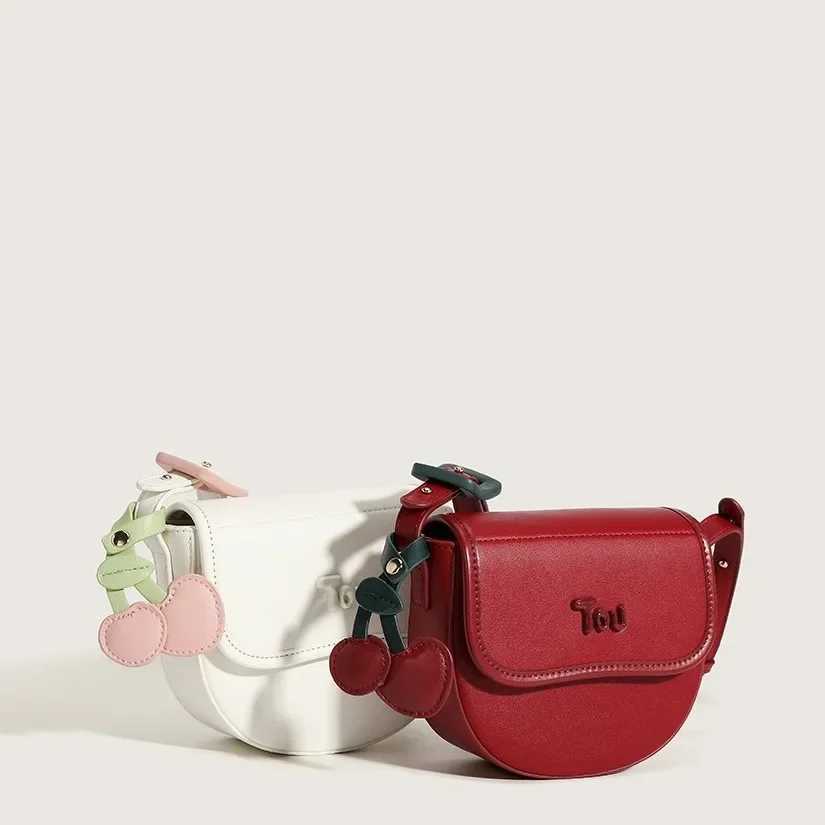 2024 New Luxury Feeling Original Cherry Horse Saddle Bag Spring/Summer Lightweight Fashion Paradigm Womens Cross Body Bag Y250319