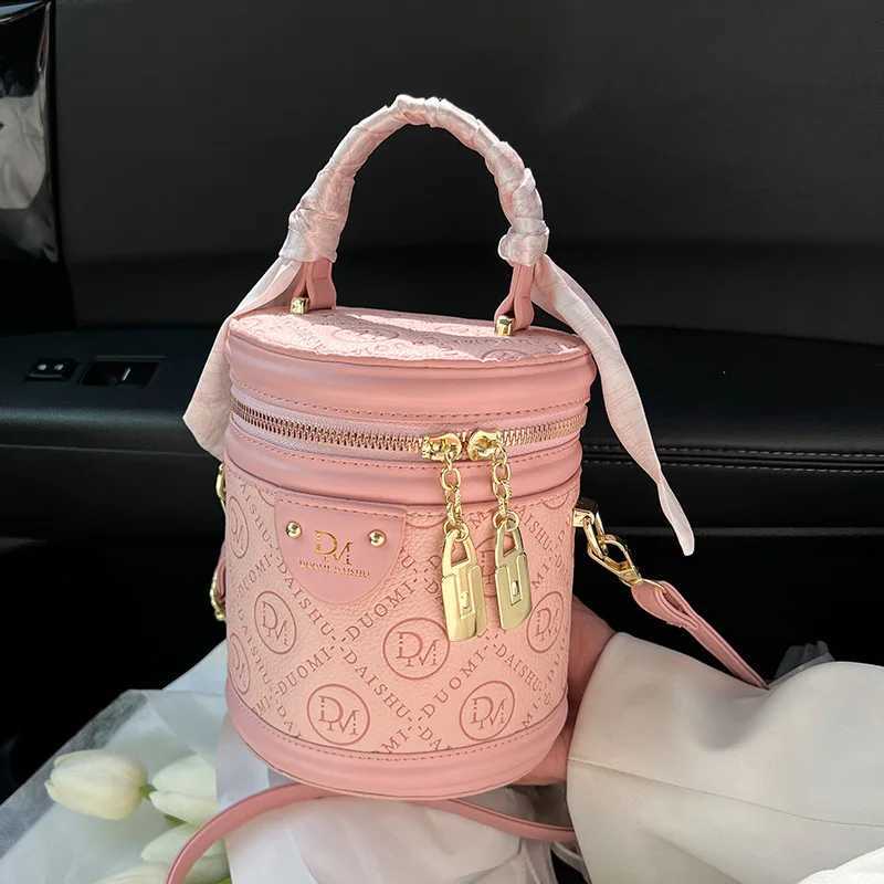 New Stitched Girl Handbag Bucket Bag Fashionable Ahabet Pattern Girl Shoulder Bag Simple Solid Color Womens Crossbody Bag PU Y250319