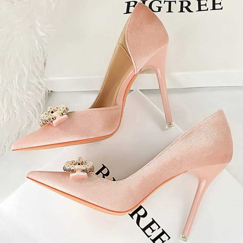 Party pump 10.5cm thin high shallow toe Witt side hollow pearl Rhine buckle womens shoes Y250319