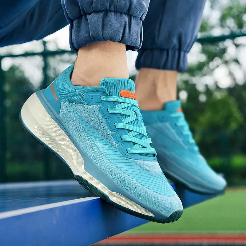 Fashionable running shoes anti slip shock-absorbing breathable road running shoes for men outdoor jogging leisure sports shoes for men Y250320