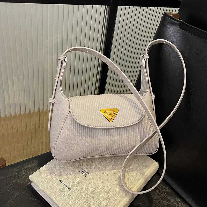 Modern retro messenger bag - premium leather cross body wallet solid color finish and commuting friendly organization Y250319