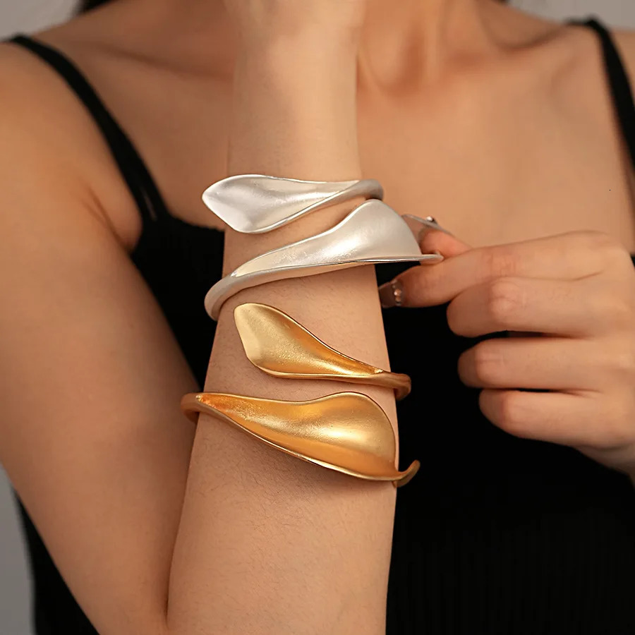 DIEZI Hip Hop Big Leaves Matte Metal Cuff Bangles Punk Gold Silver Color Geometric Spring Bangles Women Bracelets Men Jewelry 250320