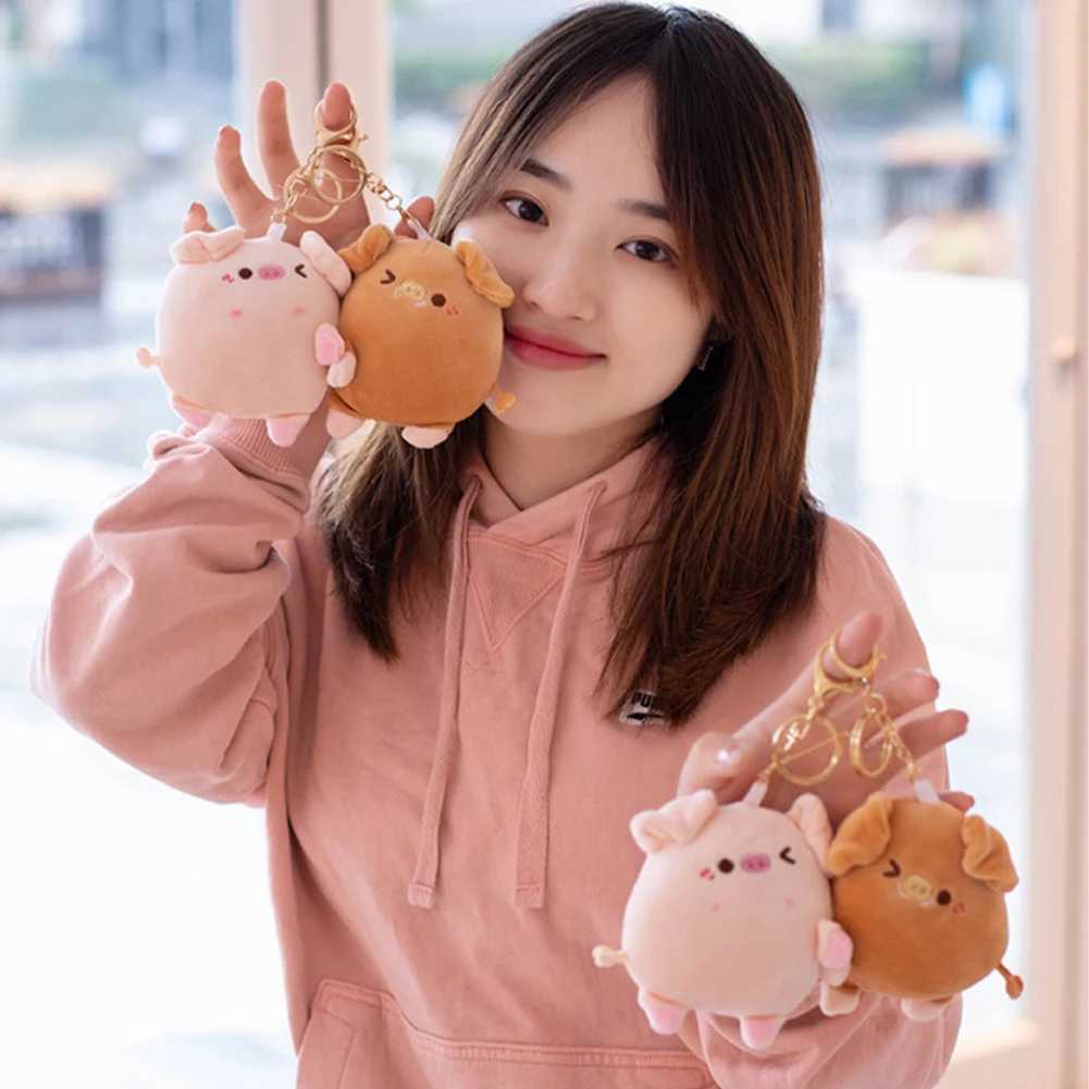 A pair of magnetic couples with pig plush keychains cute and creative plush Kawai magnetic backpack pendant toy girl holiday giftXJ250319