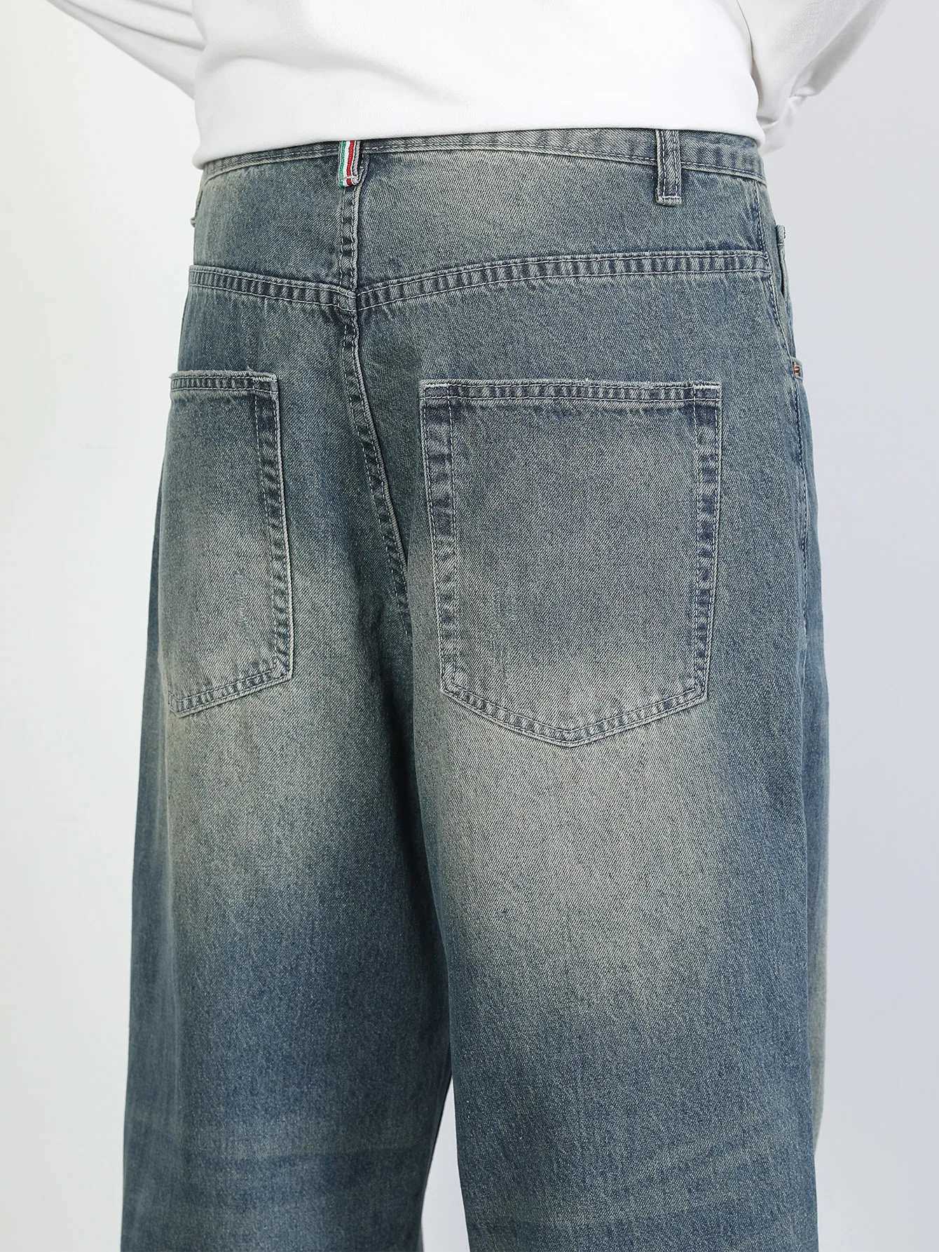 Mens loose straight leg jeans vintage jeans with whisper and hand brush fading streetwear style multiple sizesT250319
