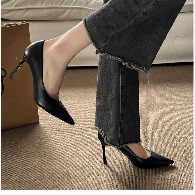 2024 Spring New Versatile Pointed Shallow Mouth Soft Sole French Elegant Thin Heel High Heel Commuter Single Shoes for WomenC250319