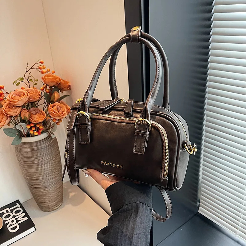 Hot Selling Retro Carrying Bowling Bag Women 2024 Autumn New High-grade Fashion Single Shoulder Crossbody Bag Purses R250320