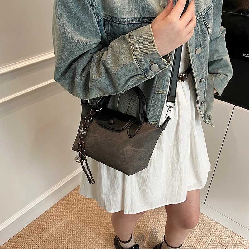 Fashionable Commuter Cross body Wallet - Lightweight Leather with RFID Protection and Minimalist Fashion Aesthetics Y250319