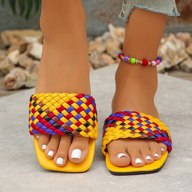 Big Feet 2025 New Summer Sandals Outdoor Designer Flat Woven Candy Color Fashion Lazy Beach Slippers