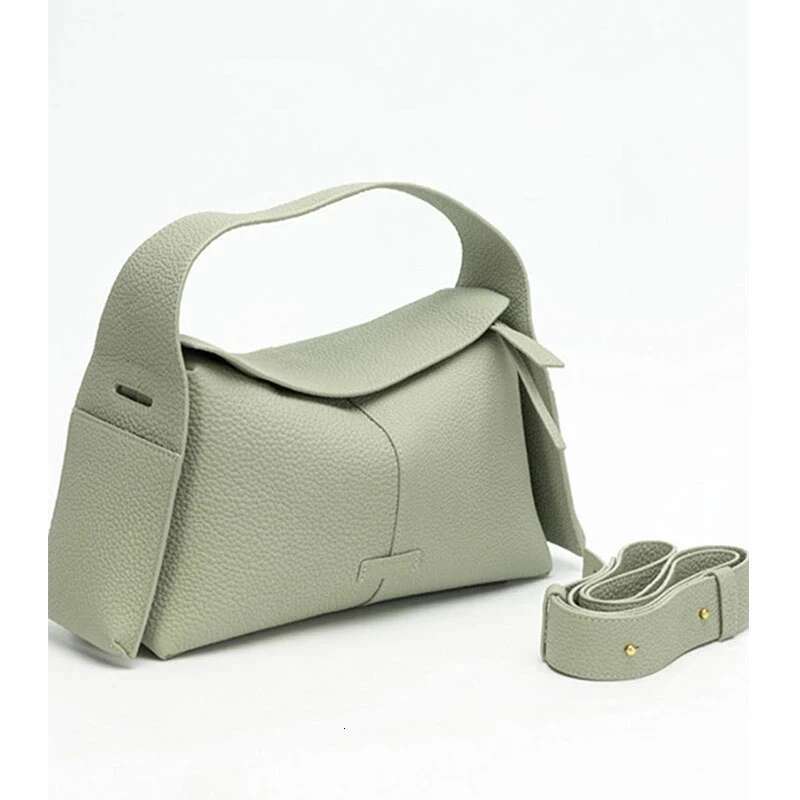 UKF New Niche Fashion Trend Bags Versatile Portable Casual Large Capacity Shoulder Strap Design Commuting Handbag