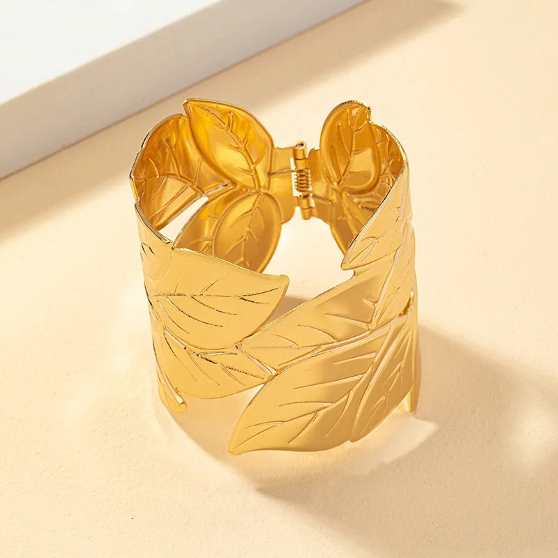 YANGLIUJIA Metal The Leaves Bracelet European American Style Personality Fashion Bracelet Ms Girl Travel Wedding Accessories 250320