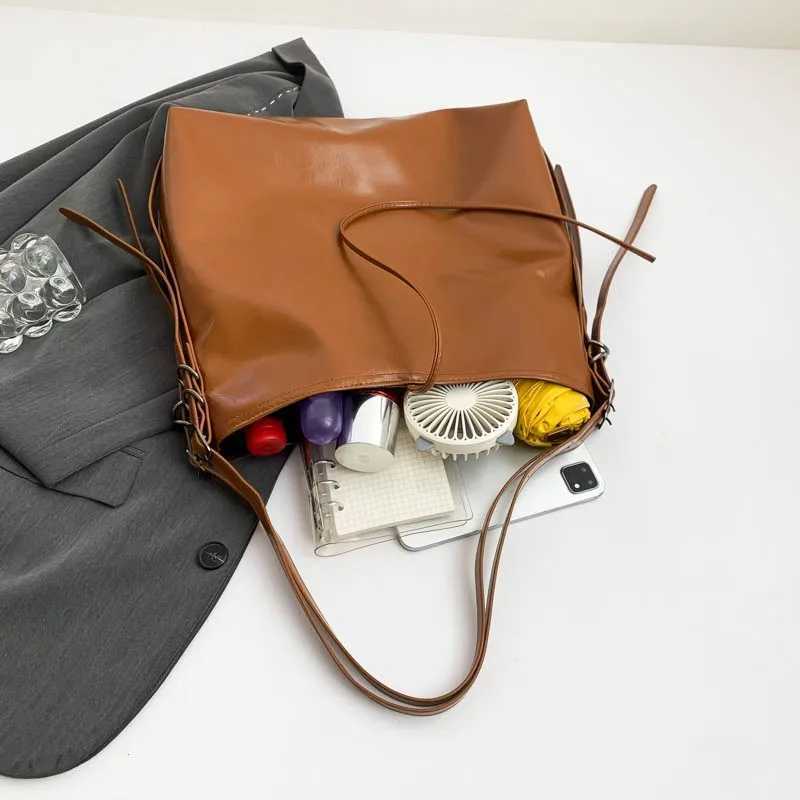 Fashionable Soild Color Large Capcity Shoulder Bag Vintage PU Leather Womens Minimalist Luxury Commute Crossbody Bag Y250319