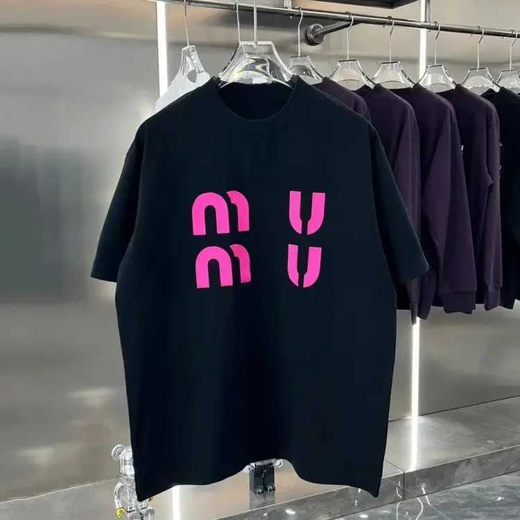 Summer Miu Wind short sleeved T-shirt made of pure cotton with loose letter printing on mens and womens chest exploding with new fashion brandsT250319